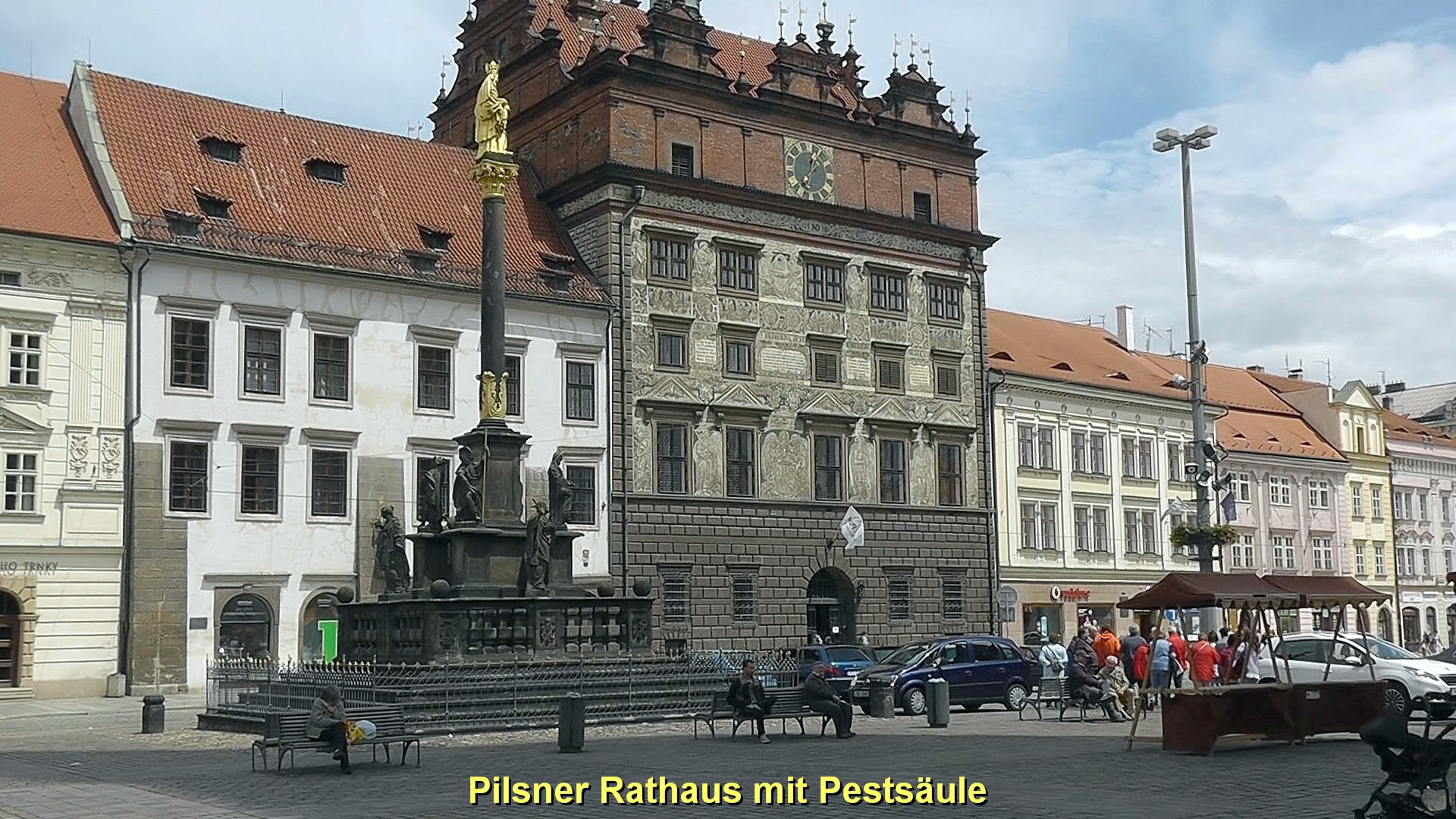 Pilsen Das Rathaus mit Pestsule